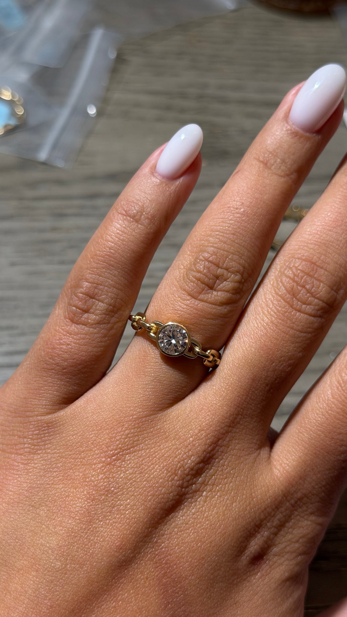 1.05ct Round Cut Bezel Paperclip Chain Ring