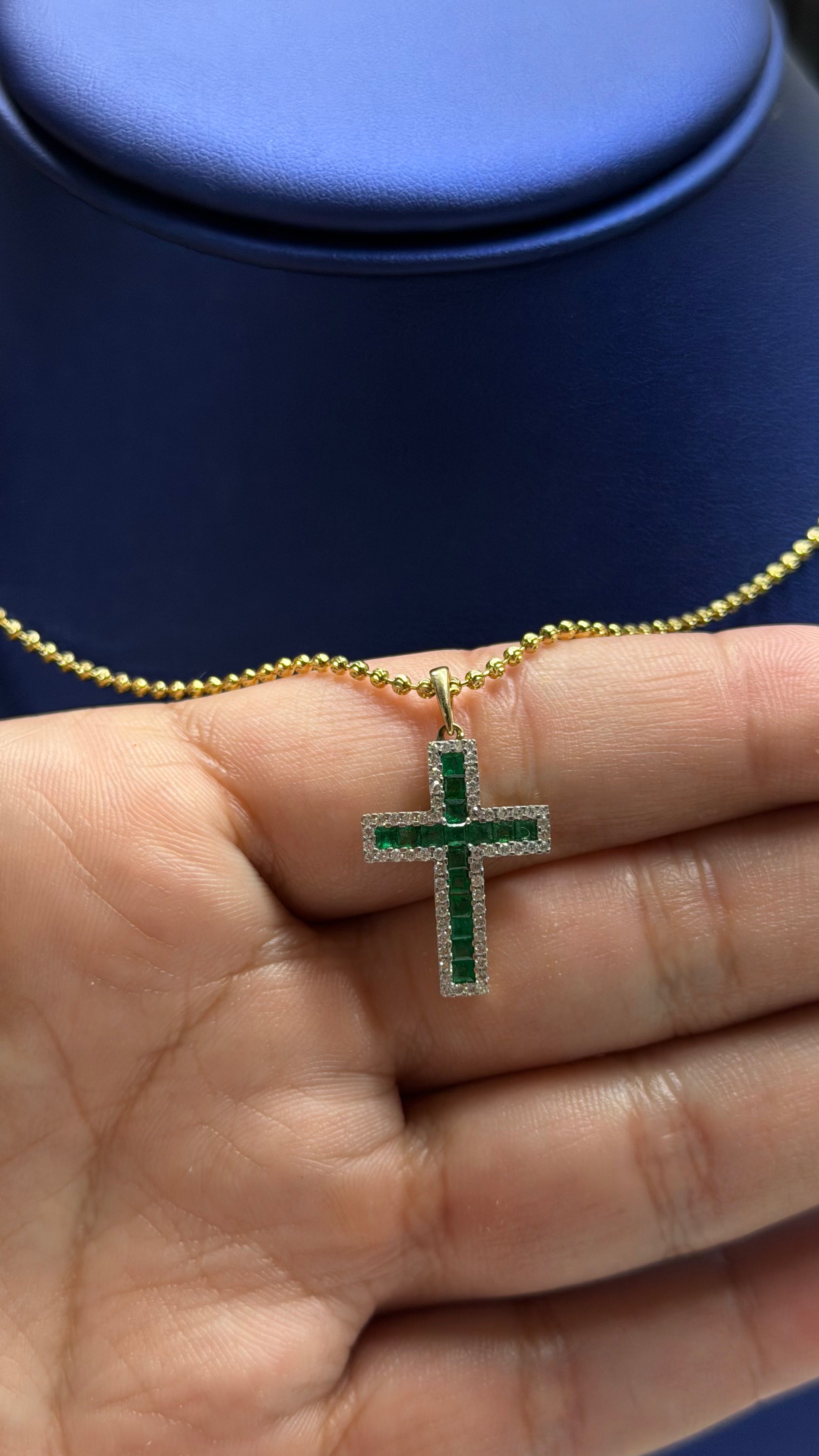 Emerald Radiance Diamond Cross Necklace – 14K Gold
