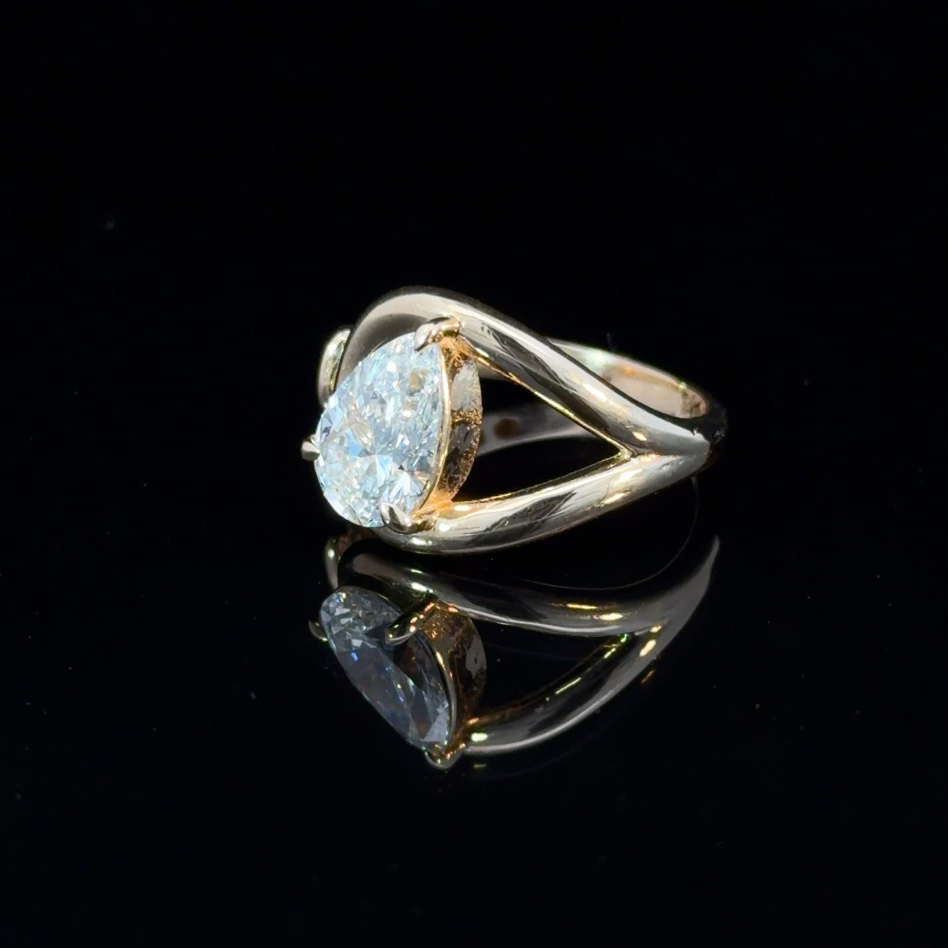 1.65ct Brilliant Pear-Shaped Lab Diamond in 14k Gold