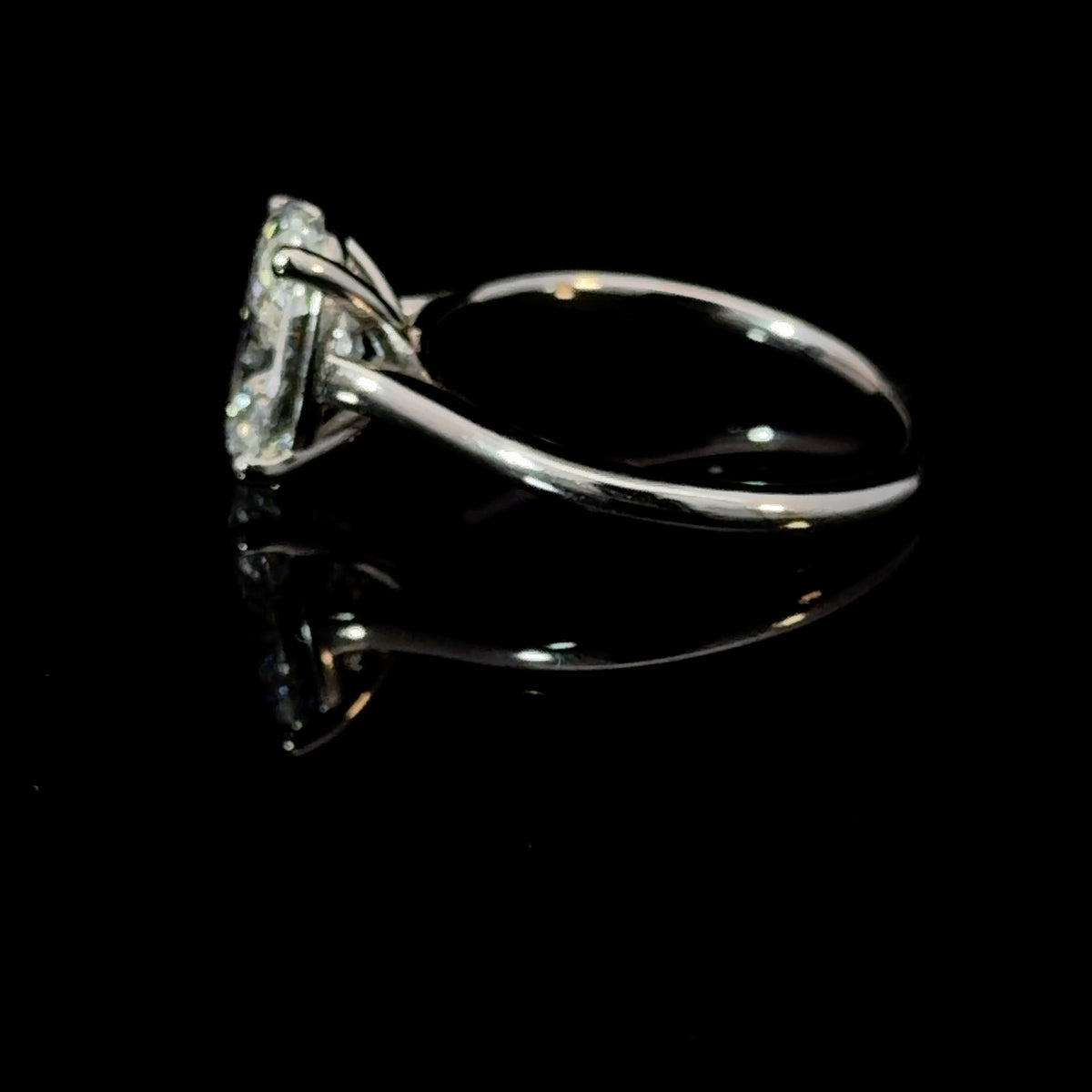 Oval Cut Lab Grown Diamond Engagement Ring - Cathedral Setting